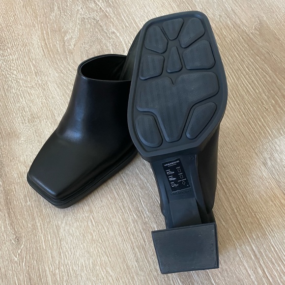 VAGABOND Black Leather Edwina Heeled Mules - Picture 4 of 5